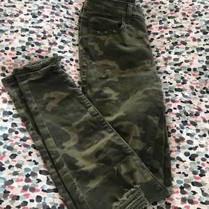 American eagle distressed camo jeans